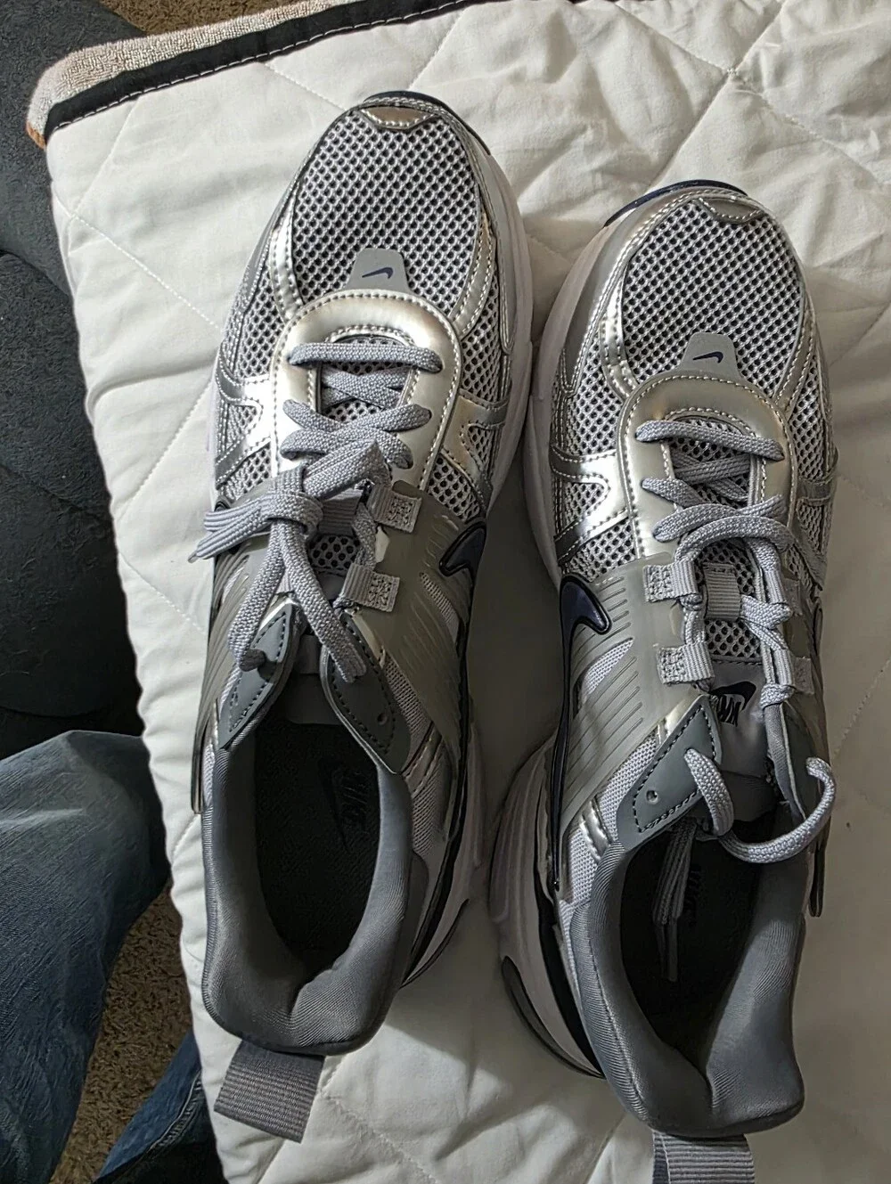 Nike V2K Run  Men’s Silver and Navy Mesh Running Sneakers Size 10.5m.